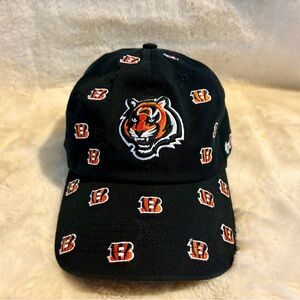 Cincinnati Bengals 47’ Hat Featuring a Repeat ‘B’ design and Bengal Tiger